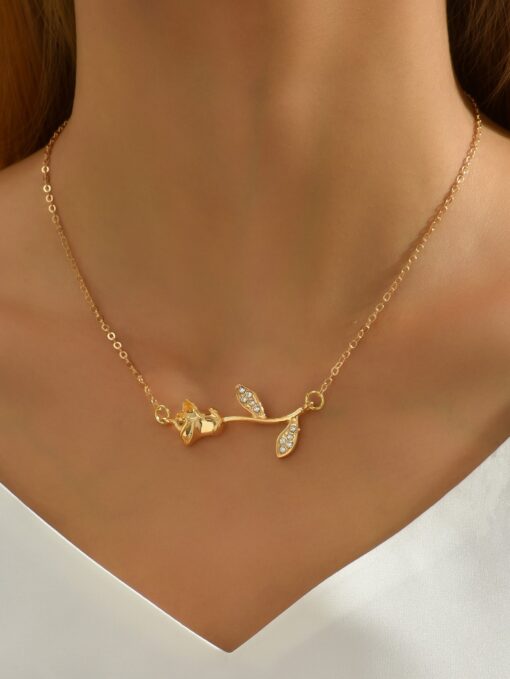 Gold Rose Sparkling Necklace