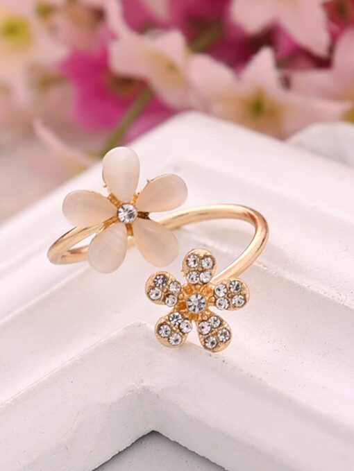 Adjustable Sparkling Floral Ring